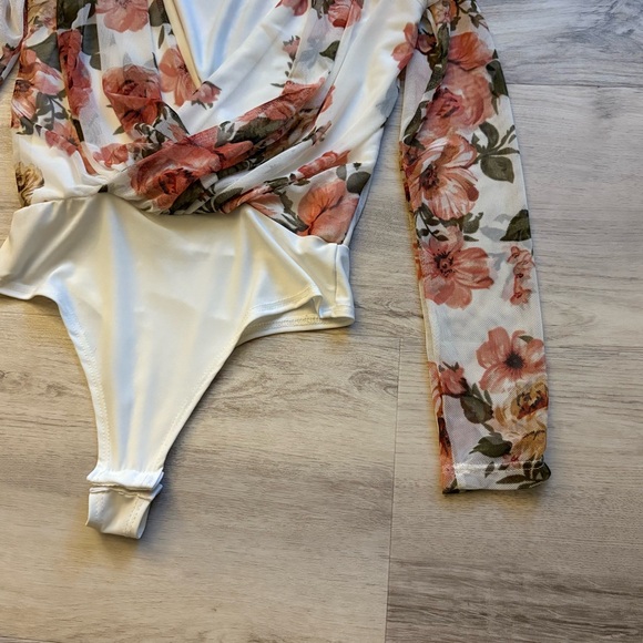 Windsor Rose Bloom Floral Sheer Long Sleeve Bodysuit V Neck Plunge Thong Small - Picture 2 of 6